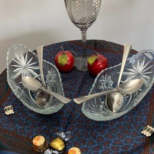 Anchor Hocking Prescut Banana Boats w/4 ONEIDA Spoons Weston pattern 18/10 SS